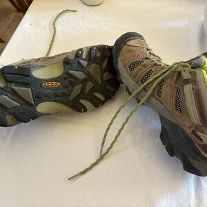 women’s hiking shoes keen brand